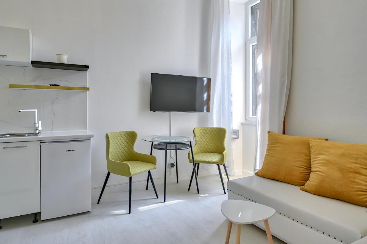 Appartement Collins Amethyst Center à Pula Extérieur photo