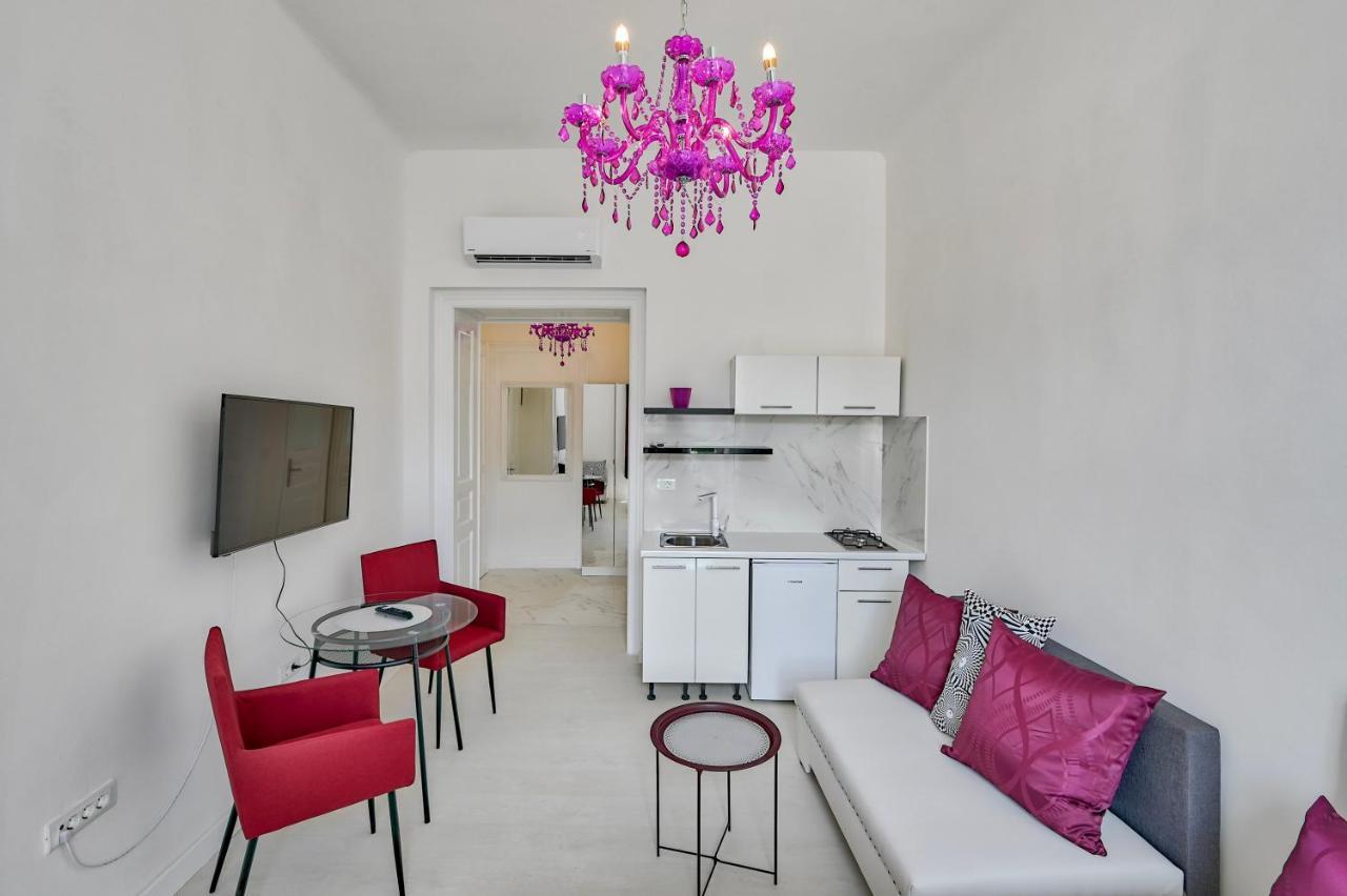 Appartement Collins Amethyst Center à Pula Extérieur photo
