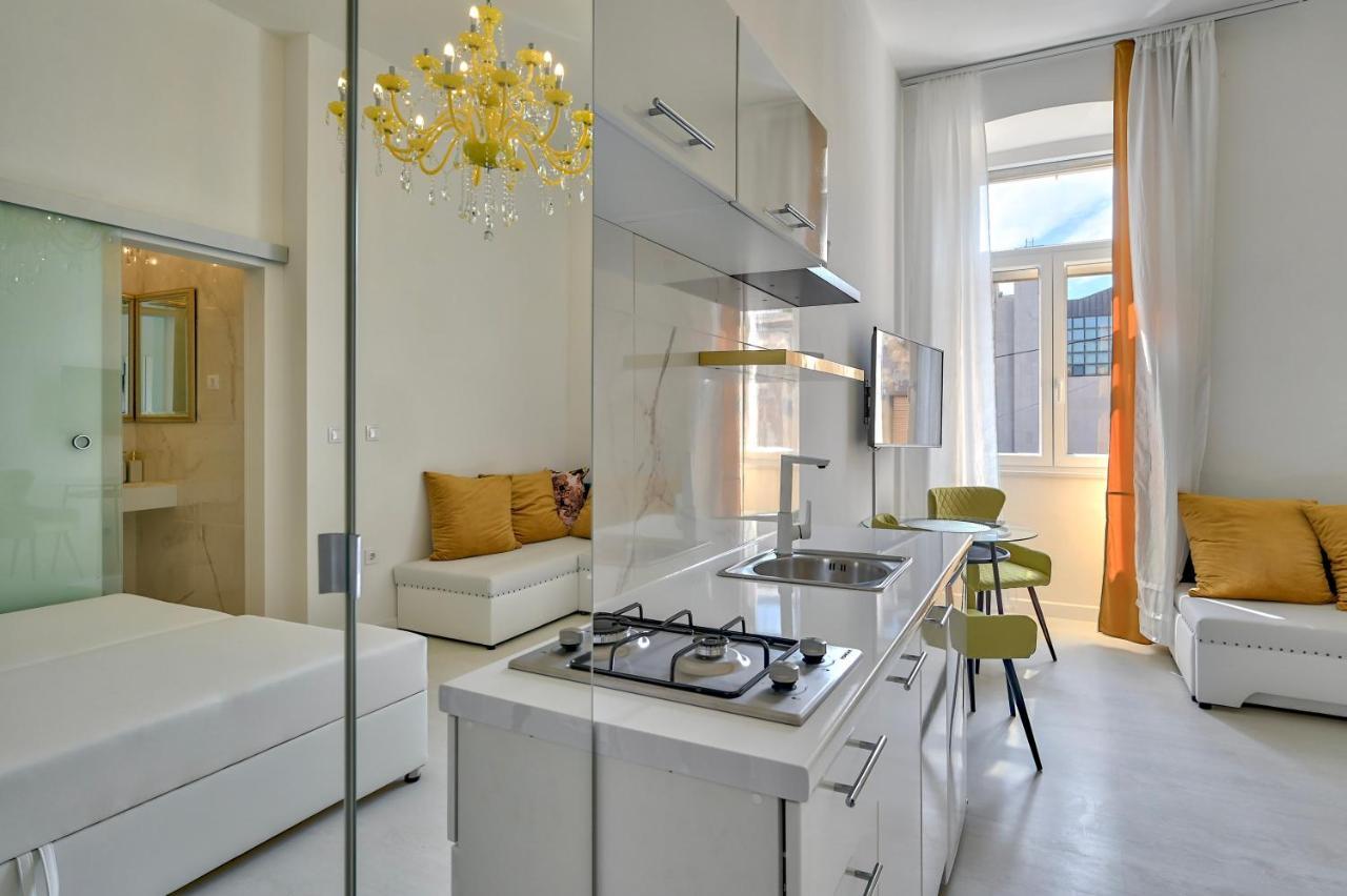 Appartement Collins Amethyst Center à Pula Extérieur photo