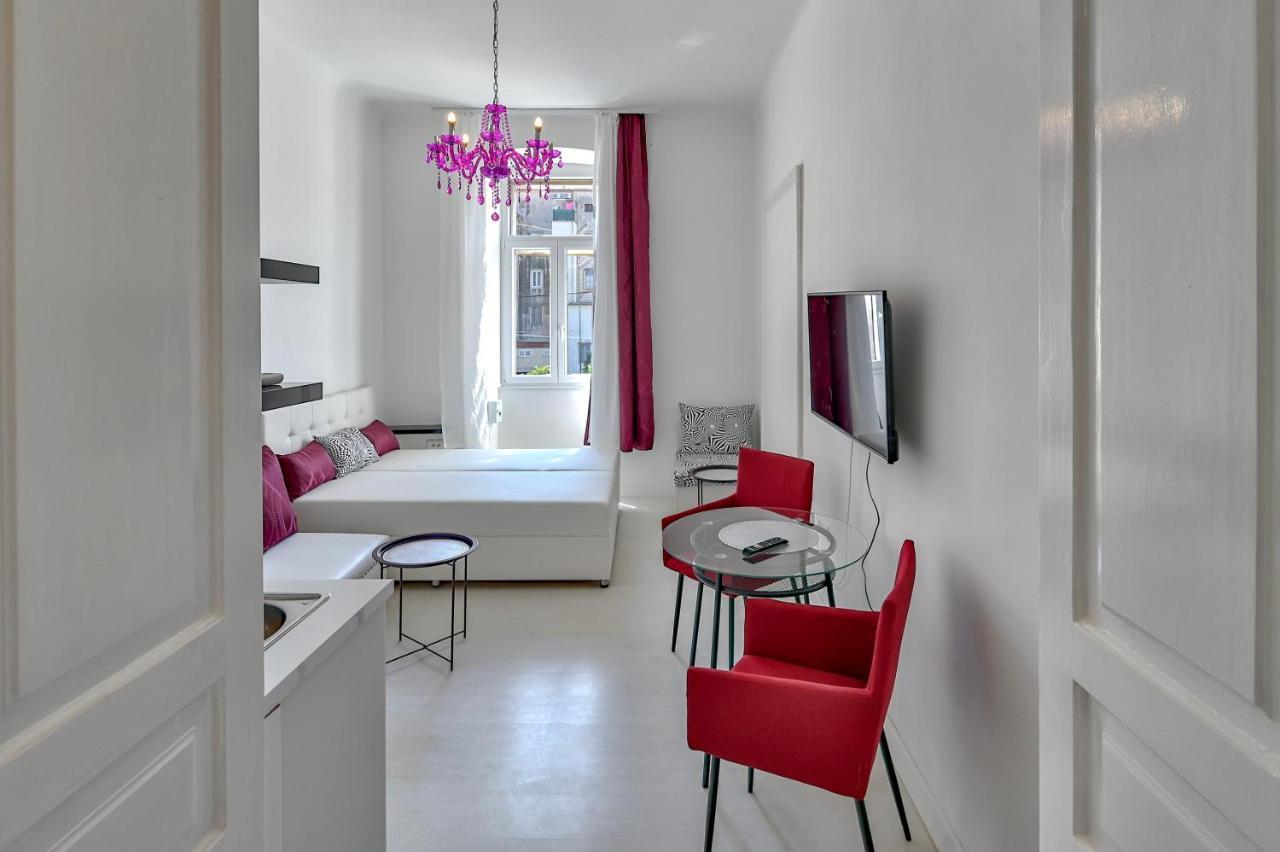 Appartement Collins Amethyst Center à Pula Extérieur photo