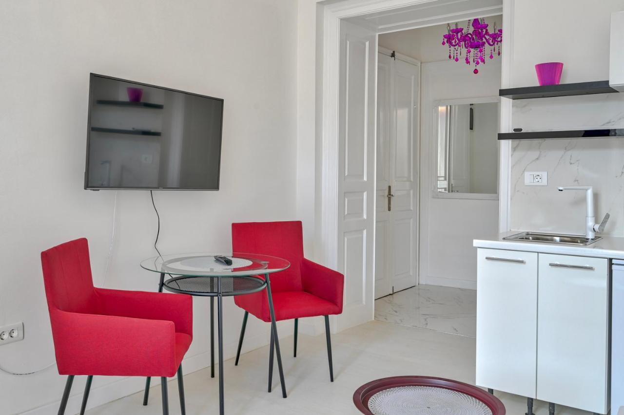 Appartement Collins Amethyst Center à Pula Extérieur photo