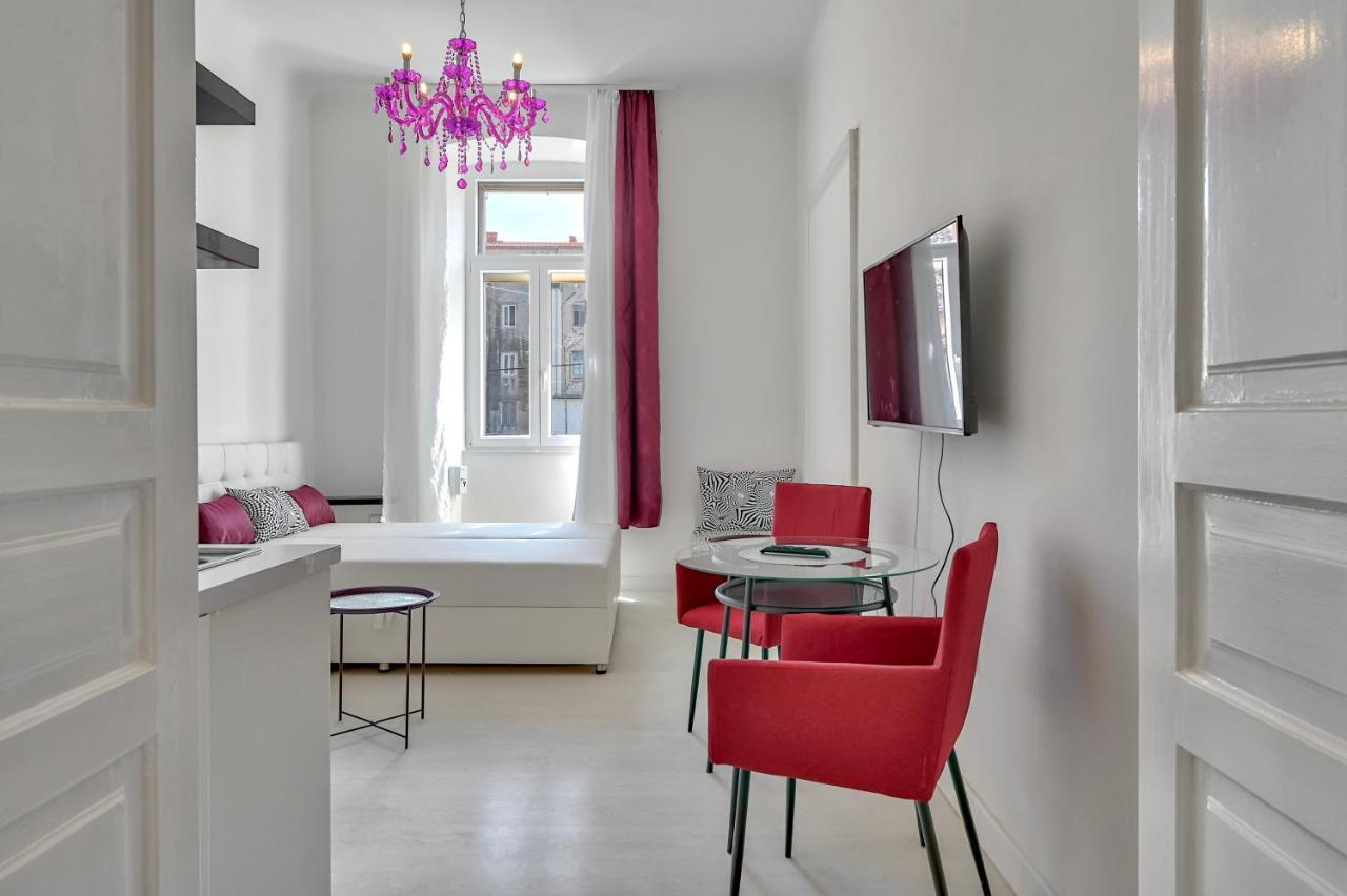 Appartement Collins Amethyst Center à Pula Extérieur photo